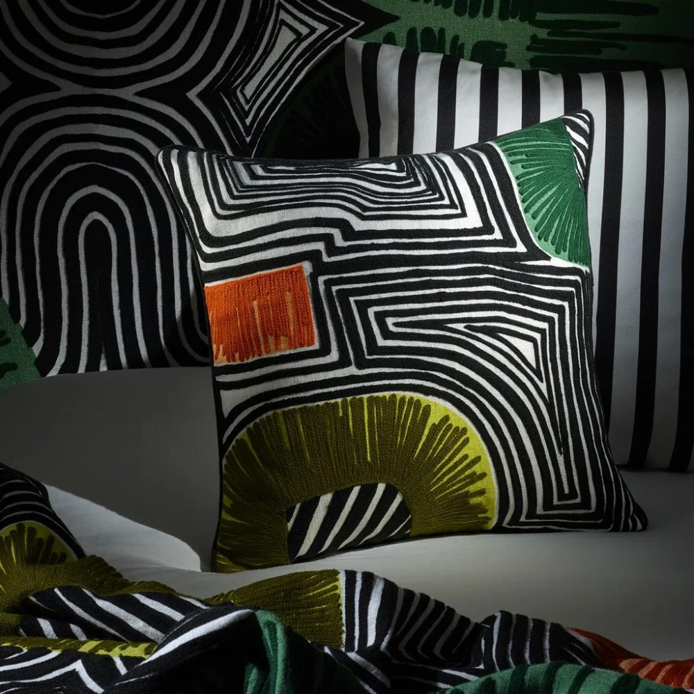 En allant aux baux cyprès, Christian Lacroix , Coussin, Designers Guild, 50cmx50cm En allant aux baux cyprès, Christian Lacroix , Coussin, Designers Guild, 50cmx50cm