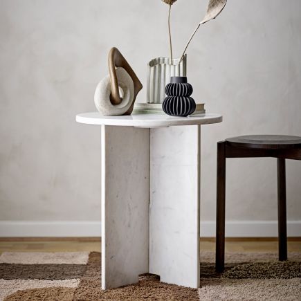 Jasmia, Table d'appoint en Marbre Blanc, Bloomingvillr