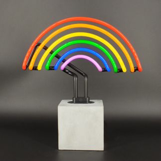 Rainbow, Néon en verre avec base en béton, Locomocean